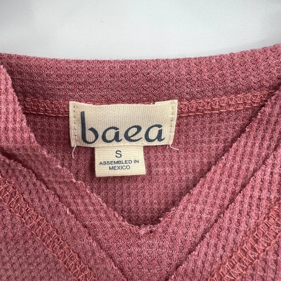 Baea Women's Mauve Waffle Knit Long Sleeve V-Neck Top Size S - Picture 3 of 4